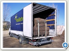 
Carga de pallets para repartos por Espaa. 
 